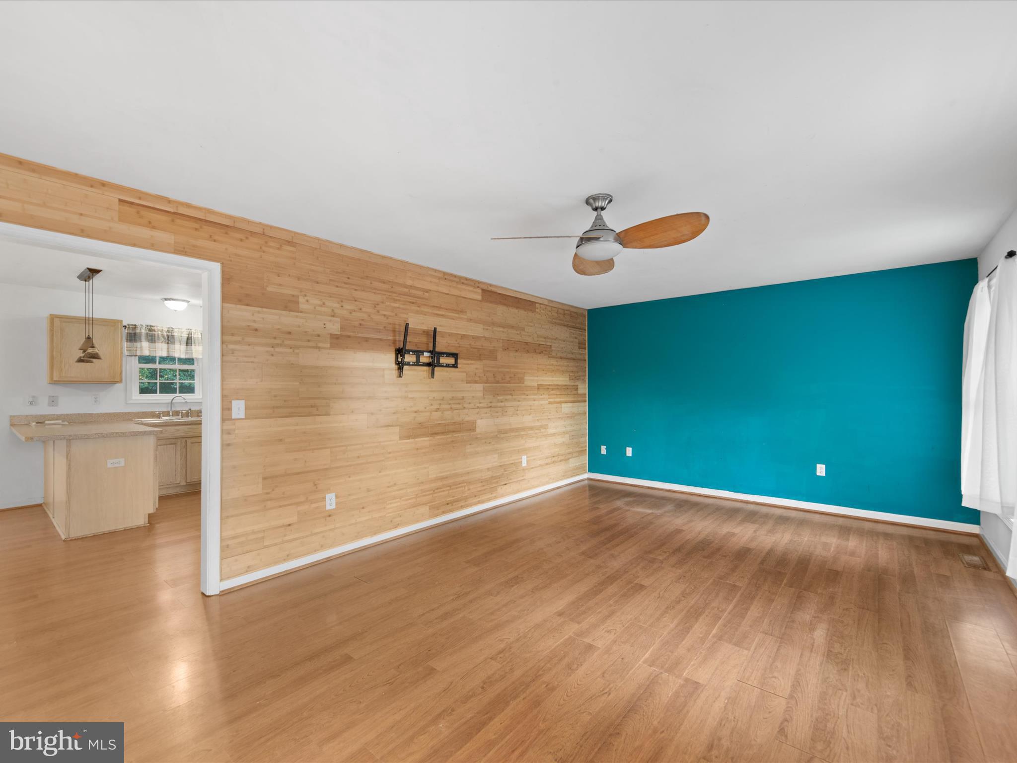 9365 Stage Road Delmar, MD 21875 - Photo 6 of 34 Living Room