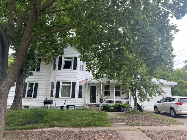$250,000 | 133 10th Street, Baraboo, WI 53913