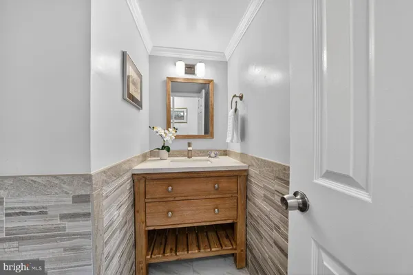 $950,000 | 7923 Donegal Lane, Springfield, VA 22153