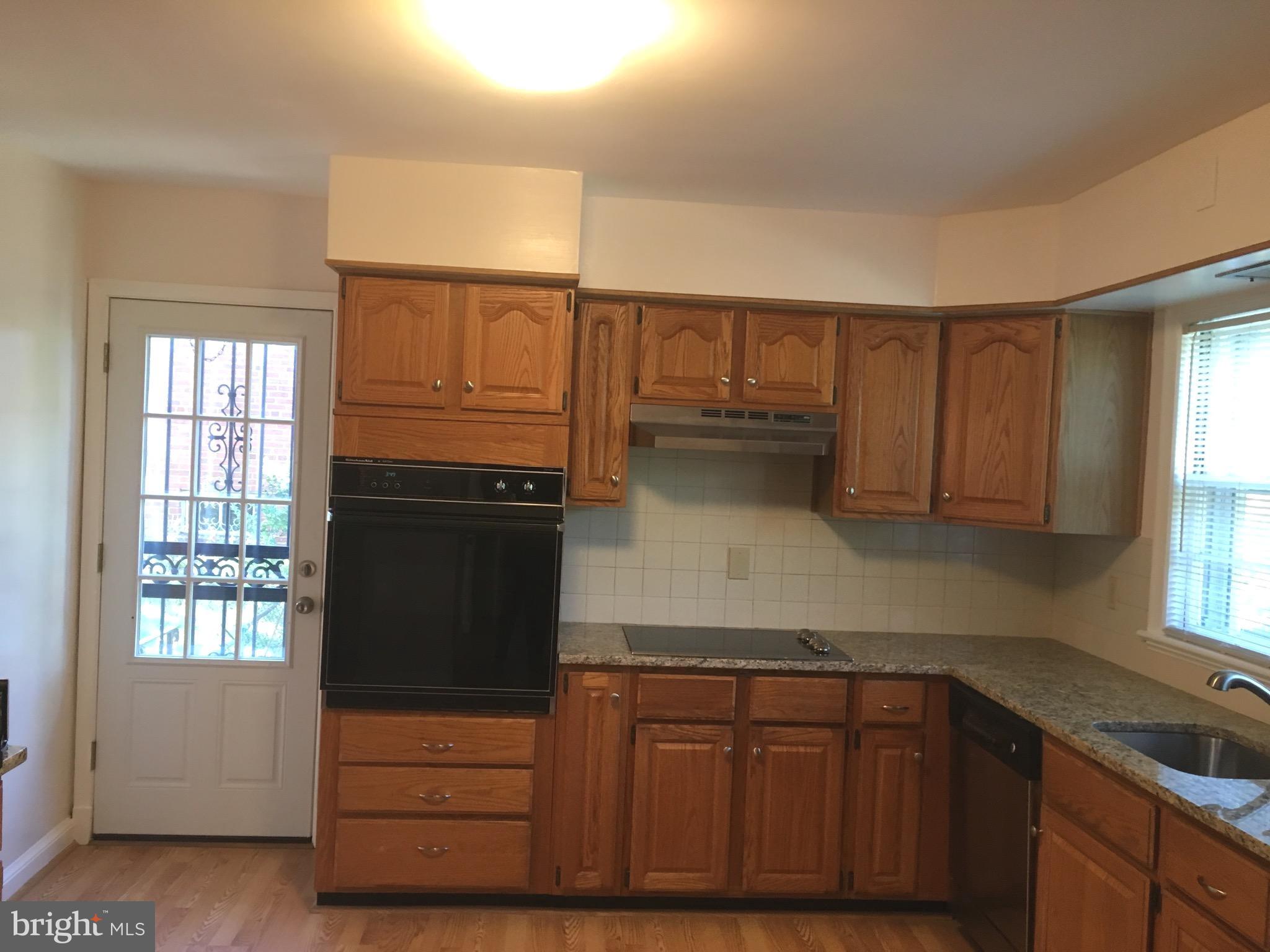 930 Ray Road Hyattsville, MD 20783 - Photo 3 of 15 Kitchen
