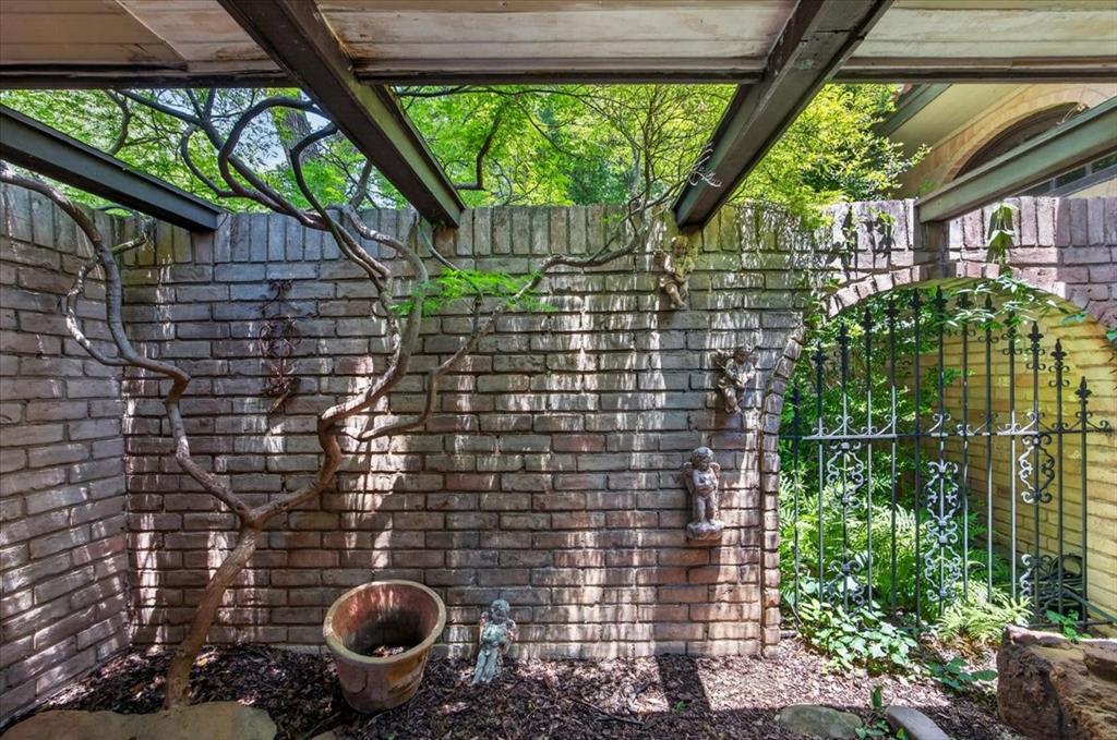 4204 Ledgeview Road Fort Worth, TX 76109 - Photo 4 of 37 Gallery Image 4