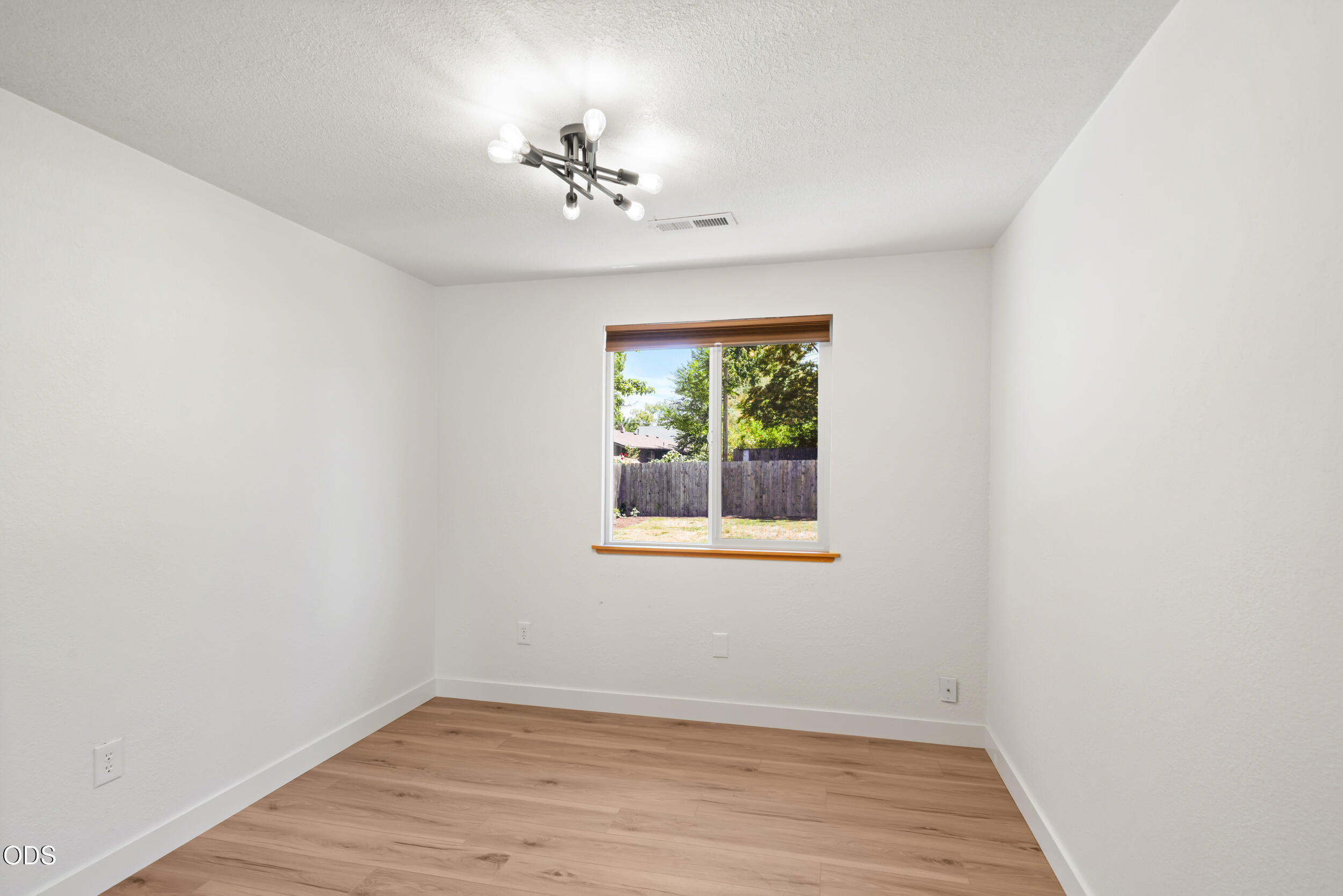 520 Grand Avenue Central Point, OR 97502 - Photo 10 of 21