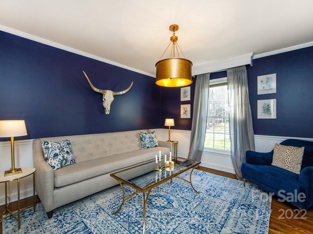 1000 Braeburn Road Charlotte, NC 28211 - Photo 12 of 48 a living room with furniture and a lamp