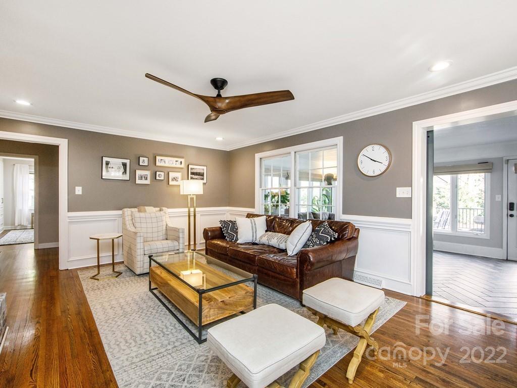 1000 Braeburn Road Charlotte, NC 28211 - Photo 24 of 48 a living room with furniture and a large window