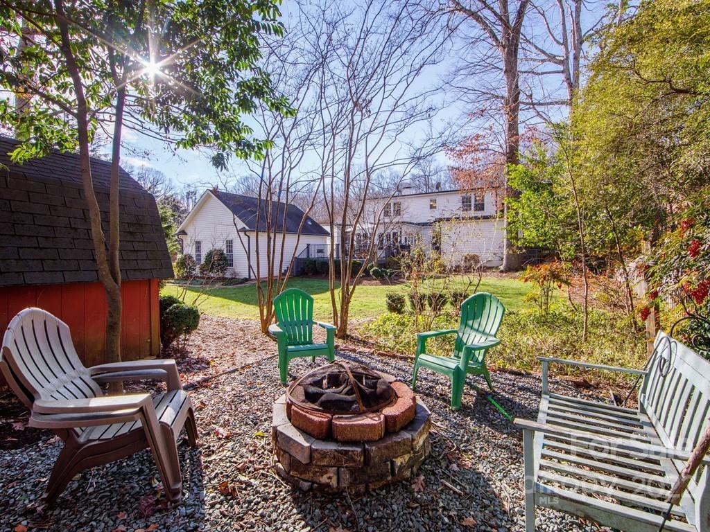 1000 Braeburn Road Charlotte, NC 28211 - Photo 43 of 48 a garden view with a seating space
