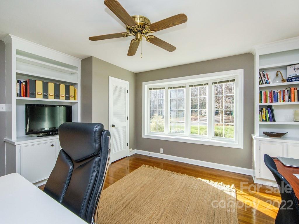 1000 Braeburn Road Charlotte, NC 28211 - Photo 7 of 48 a living room with furniture and a window