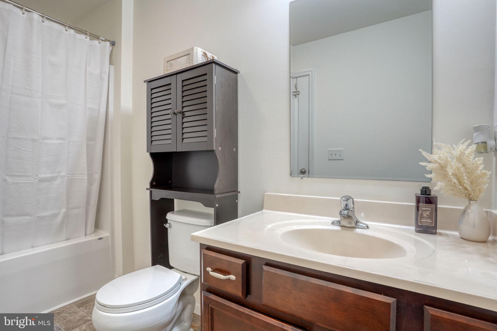 45 East Buck Point Road Clayton, DE 19938 - Photo 32 of 40 Full bathroom attached to main floor bedroom