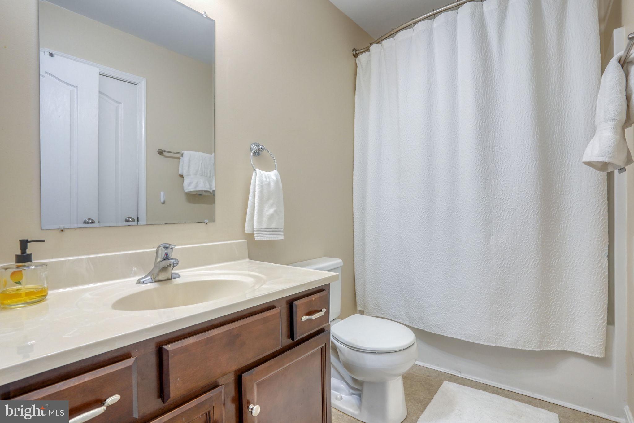 45 East Buck Point Road Clayton, DE 19938 - Photo 37 of 40 2nd floor full bathroom