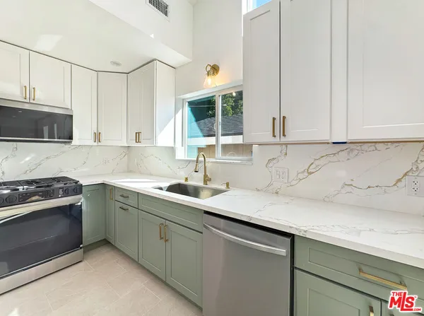 $4,995 | 5930 Willoughby Avenue, Los Angeles, CA 90038