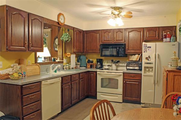707 Country Club Road Greenfield, MA 01301 - Photo 2 of 30 Gallery Image 2