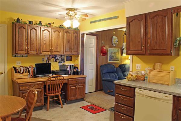 707 Country Club Road Greenfield, MA 01301 - Photo 3 of 30 Gallery Image 3