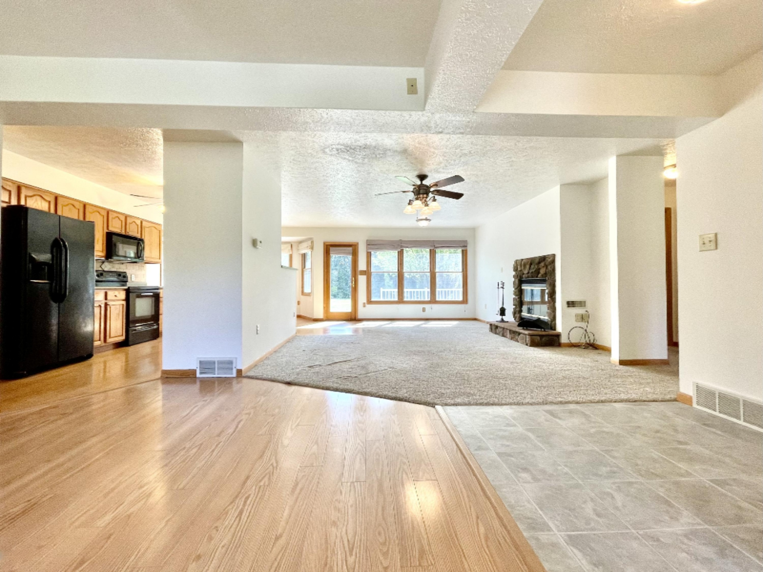 4817 Scottdale Road St. Joseph, MI 49085 - Photo 6 of 23 164293F5-0A38-448B-ACC0-3E410C63C602