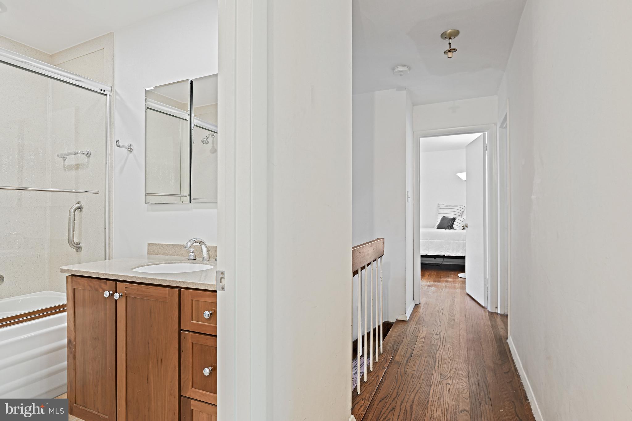 12008 Whip Road Reston, VA 20191 - Photo 30 of 48 Full hall bathroom.