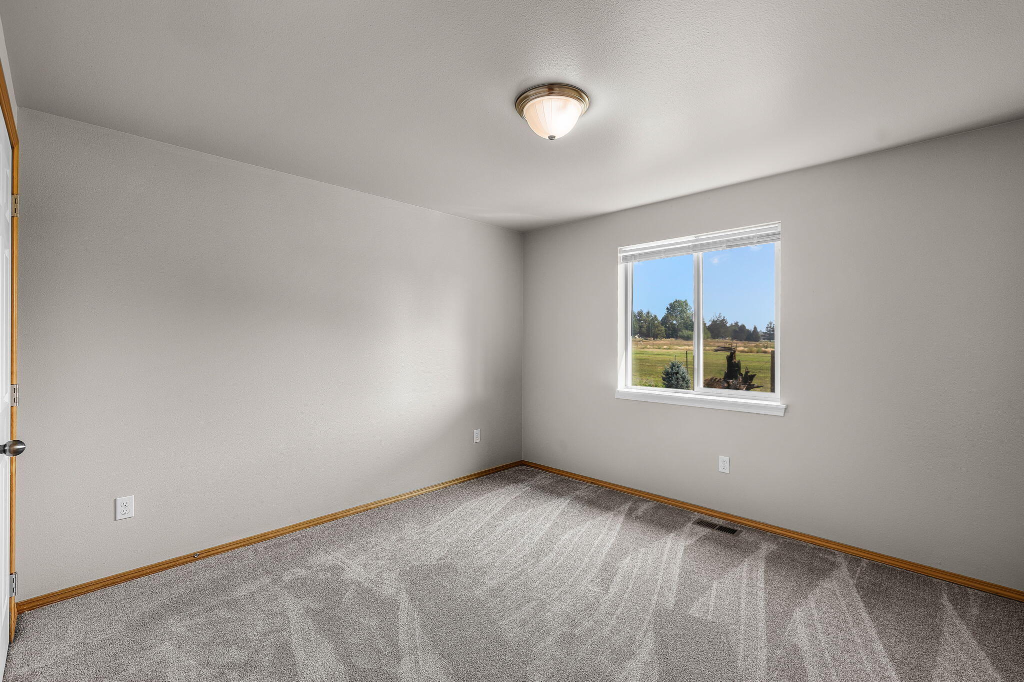 64954 Hunnell Road Bend, OR 97703 - Photo 21 of 53 2024_09_04_64954_hunnell_road-22