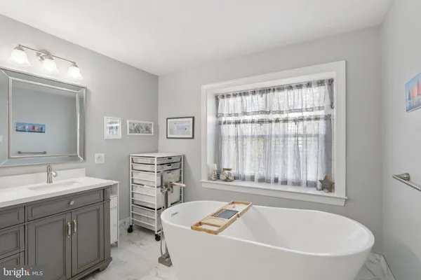 $1,100,000 | 1 Cranbury Hill Court, Mount Laurel, NJ 08054