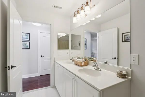 $1,100,000 | 1 Cranbury Hill Court, Mount Laurel, NJ 08054
