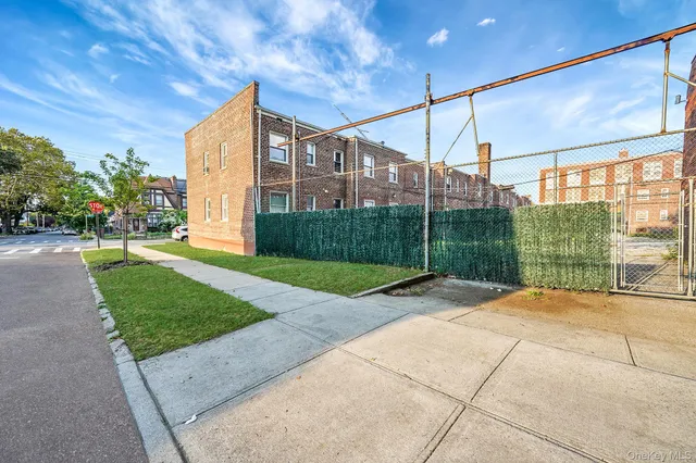 $849,000 | 202-02 109th Avenue | Hollis