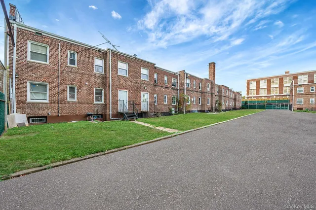 $849,000 | 202-02 109th Avenue | Hollis