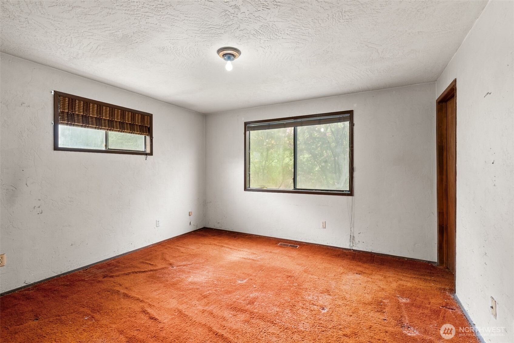 626 Ostman Road Raymond, WA 98577 - Photo 11 of 29 an empty room with windows