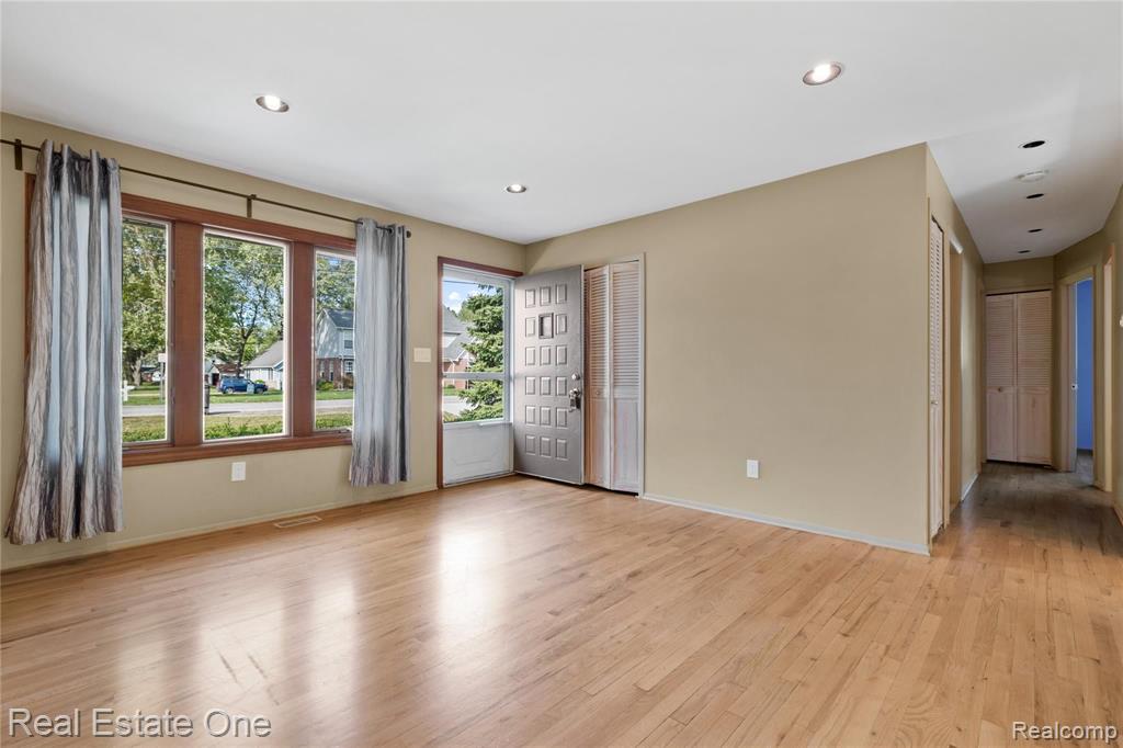 25515 Baker Street Taylor, MI 48180 - Photo 3 of 30