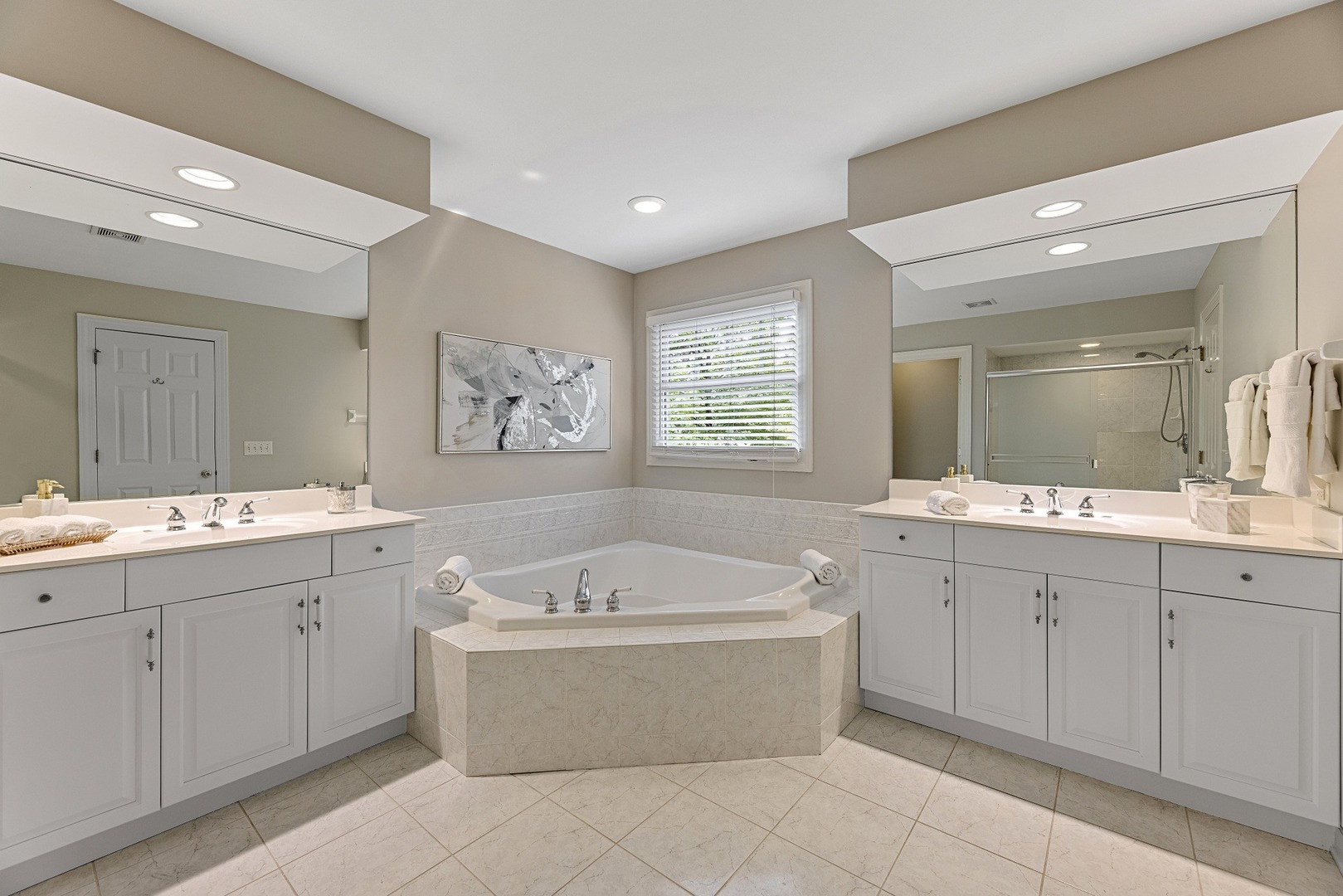 950 Shermer Road Northbrook, IL 60062 - Photo 17 of 32 a bathroom with a tub a double vanity sink and mirror