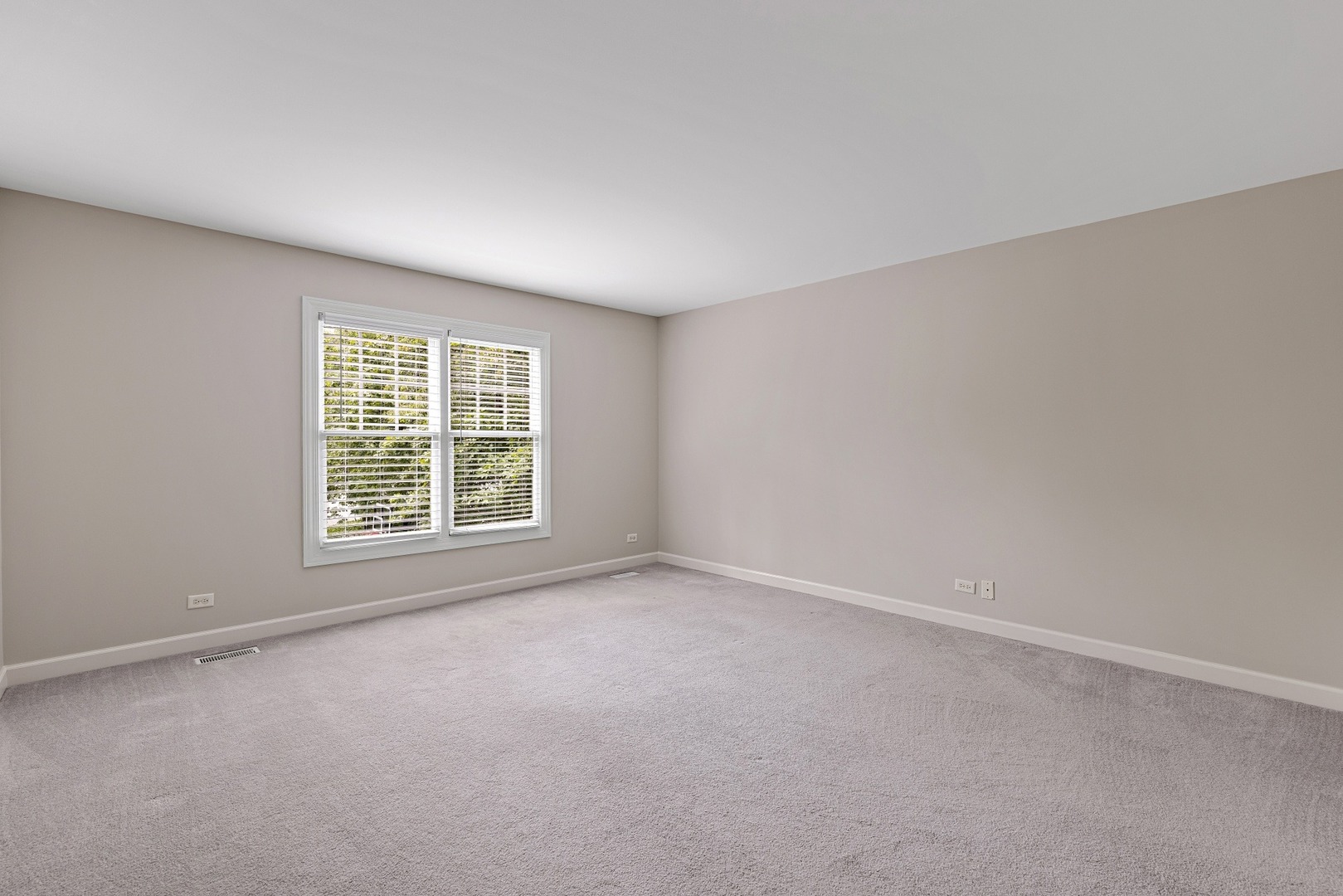 950 Shermer Road Northbrook, IL 60062 - Photo 21 of 32 an empty room with a window