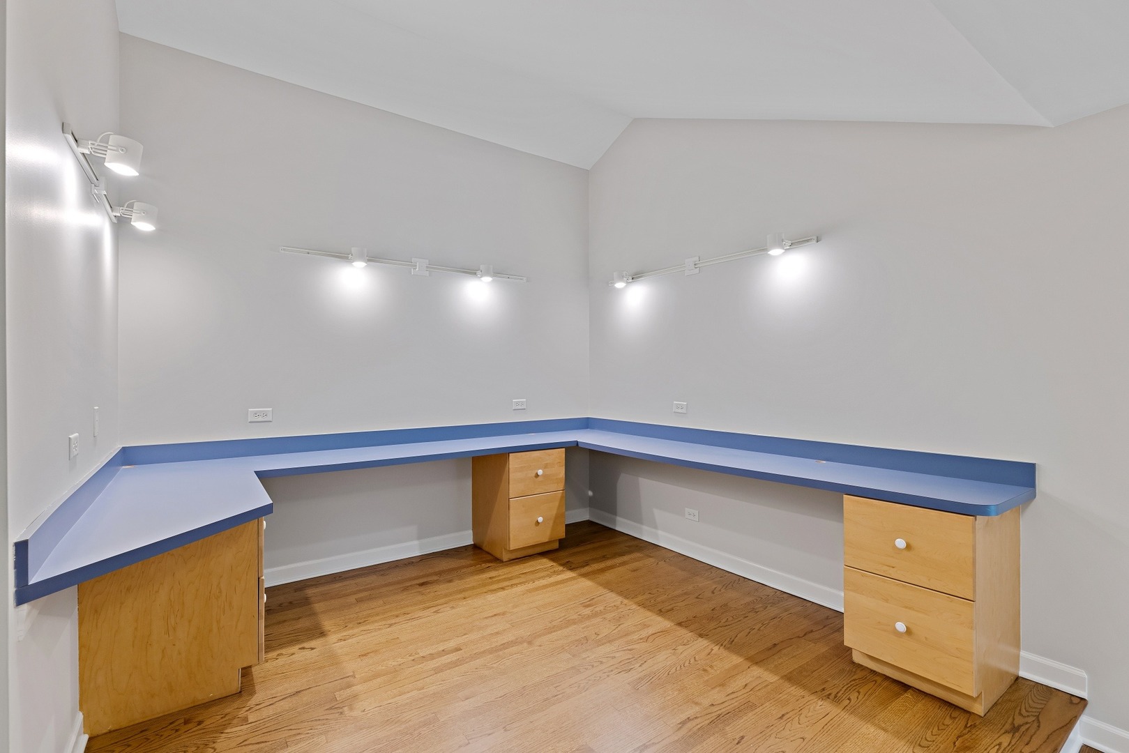 950 Shermer Road Northbrook, IL 60062 - Photo 22 of 32 a view of an empty room
