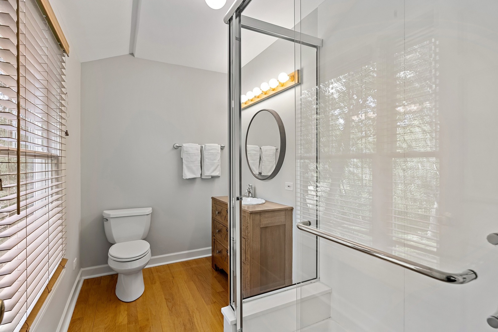 950 Shermer Road Northbrook, IL 60062 - Photo 23 of 32 a bathroom with a toilet a sink and a mirror