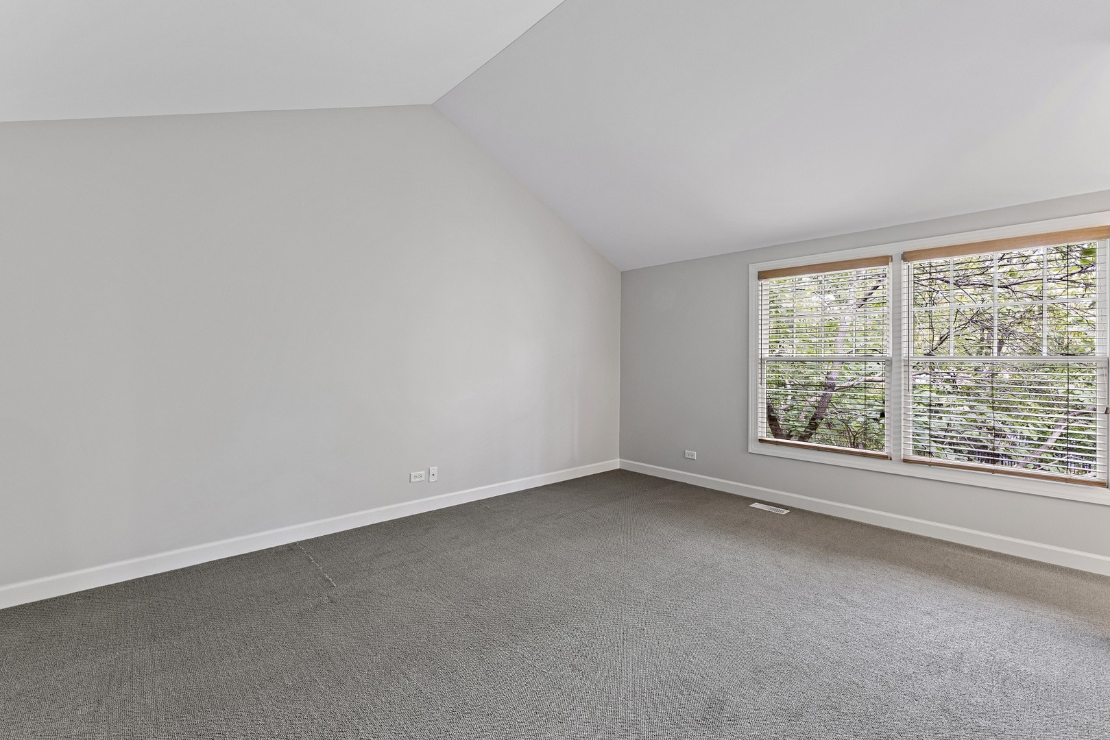 950 Shermer Road Northbrook, IL 60062 - Photo 24 of 32 an empty room with a window