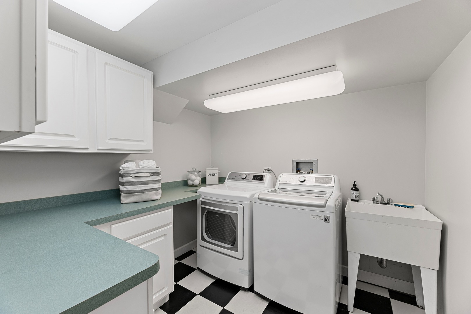 950 Shermer Road Northbrook, IL 60062 - Photo 28 of 32 a view of kitchen and sink