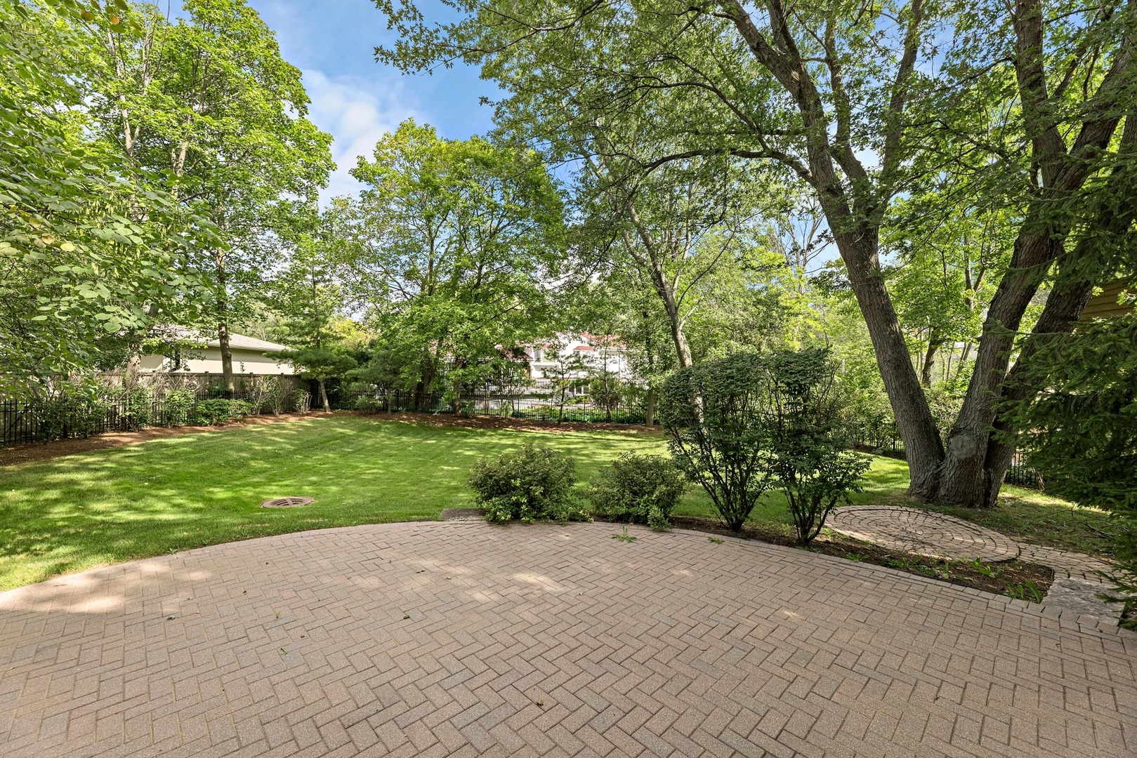 950 Shermer Road Northbrook, IL 60062 - Photo 29 of 32 a view of a street with a yard and large trees
