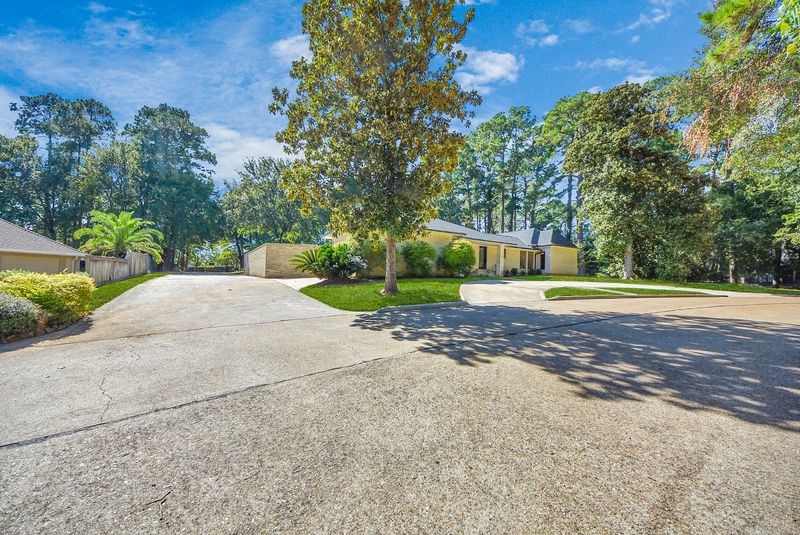 155 Springs Edge Drive Conroe, TX 77356 - Photo 5 of 49 a view of a yard with plants and trees