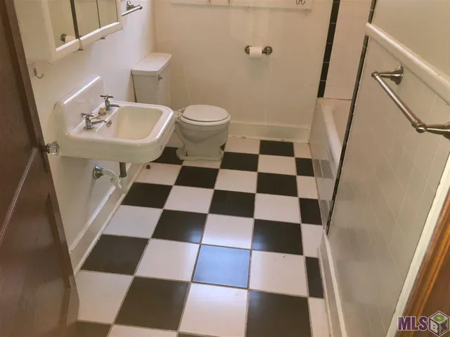 $2,400 | 2225 Broussard Street, Baton Rouge, LA 70808