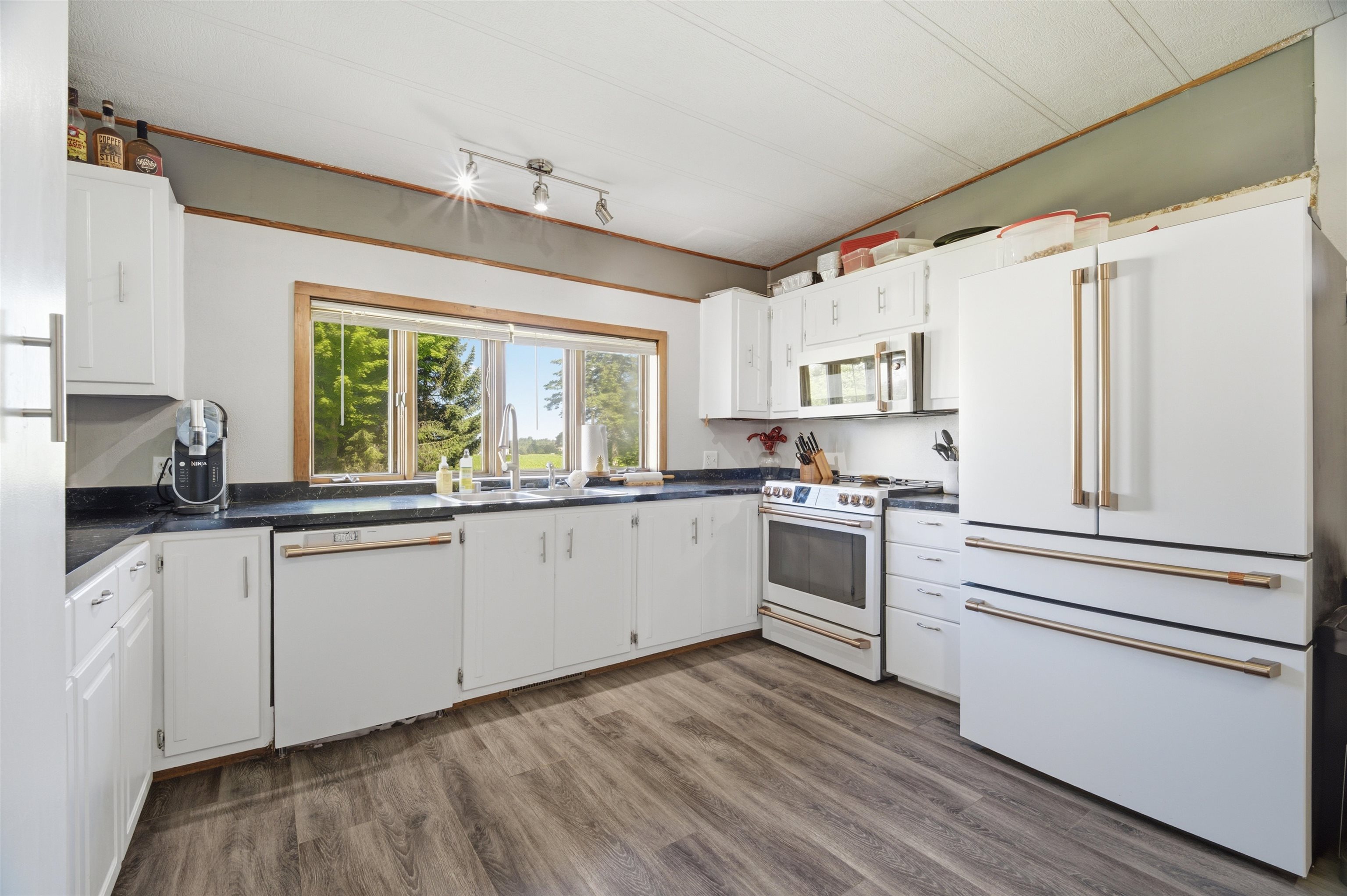 W10531 Roloff Road New London, WI 54961 - Photo 12 of 56