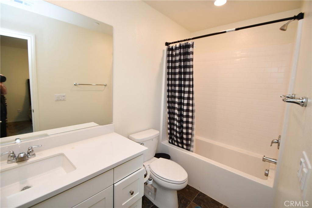 5367 Heitz Way Fontana, CA 92336 - Photo 37 of 50 a bathroom with a sink toilet and shower