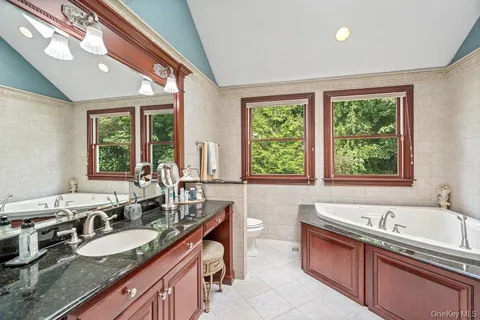$1,099,990 | 9 Defeo Court, Deer Park, NY 11729