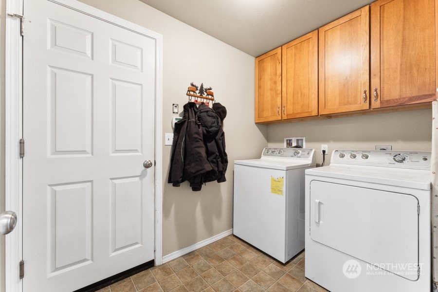 9422 Gastaeson Lane Southwest Rochester, WA 98579 - Photo 25 of 35 a utility room with dryer and washer