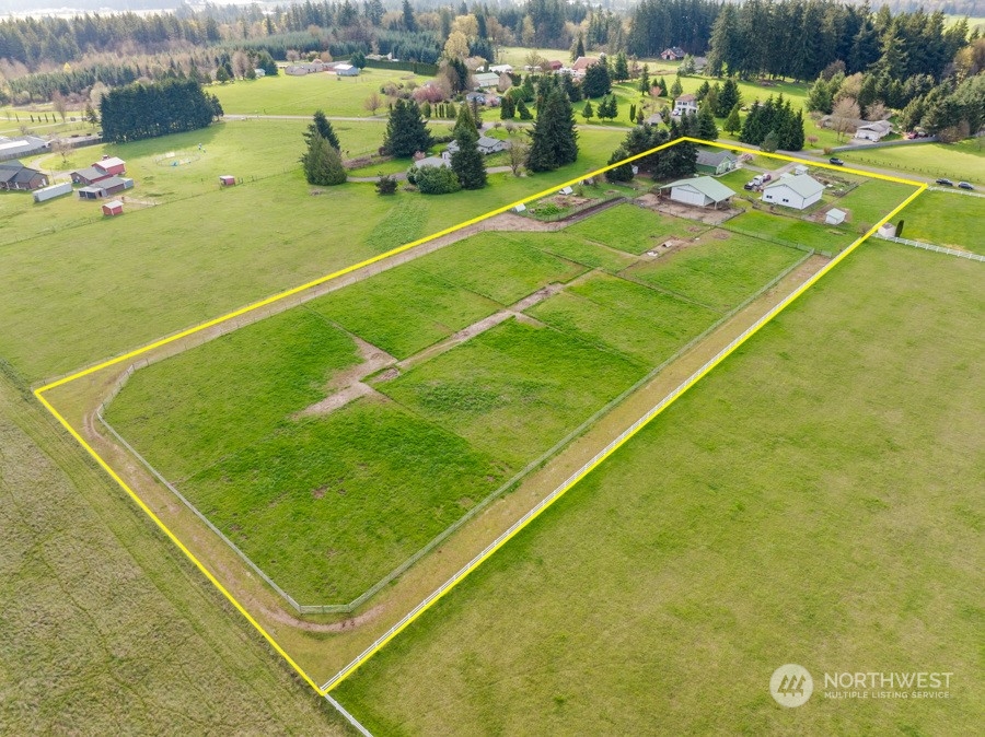 9422 Gastaeson Lane Southwest Rochester, WA 98579 - Photo 35 of 35 a view of a tennis court