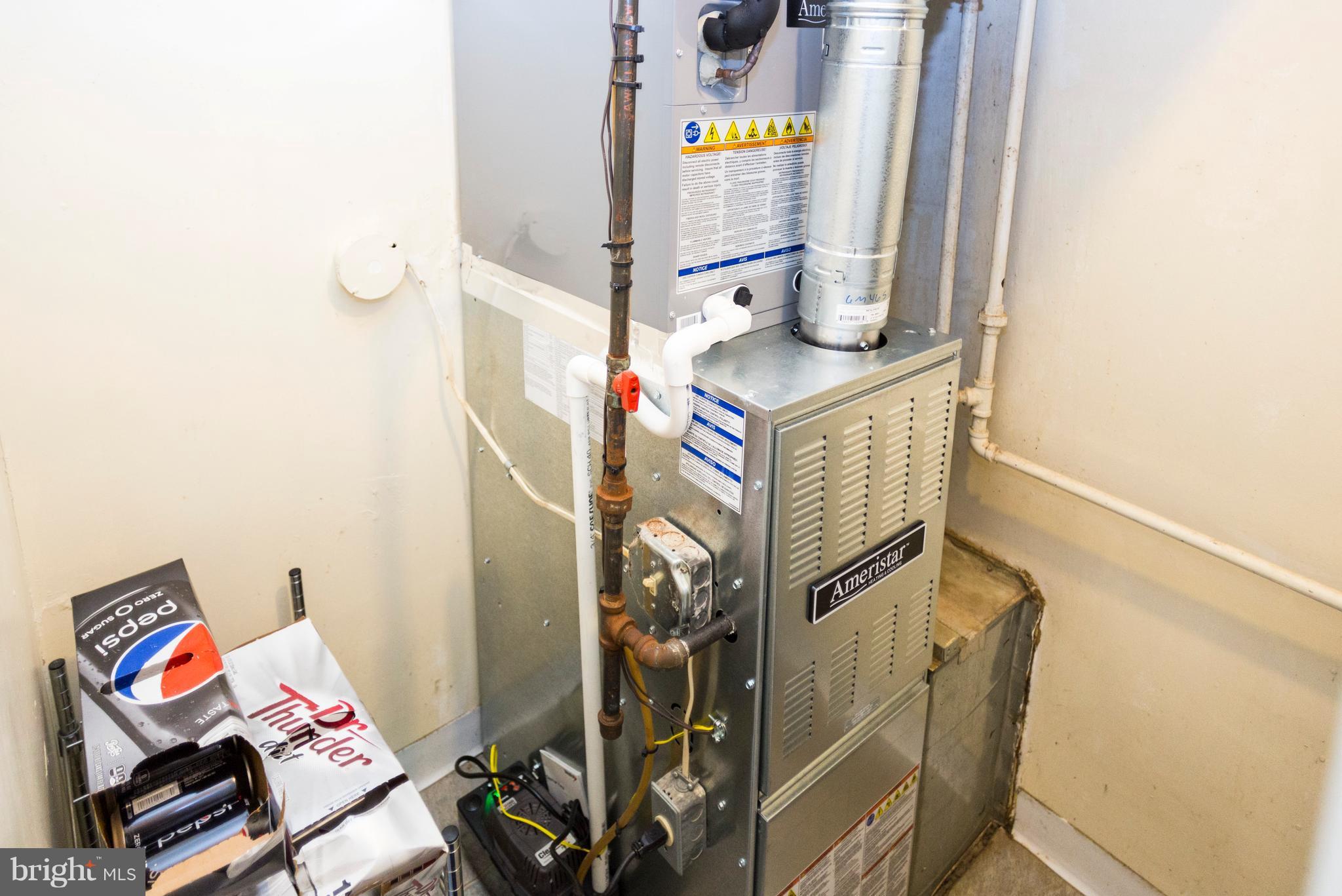 2703 Yarnall Road Halethorpe, MD 21227 - Photo 21 of 28 a utility room with dryer and washer