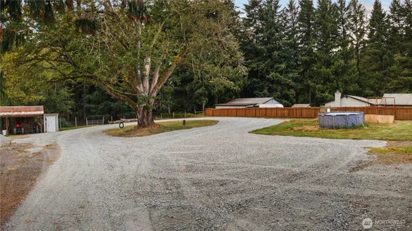 a view of a house with backyard and trees