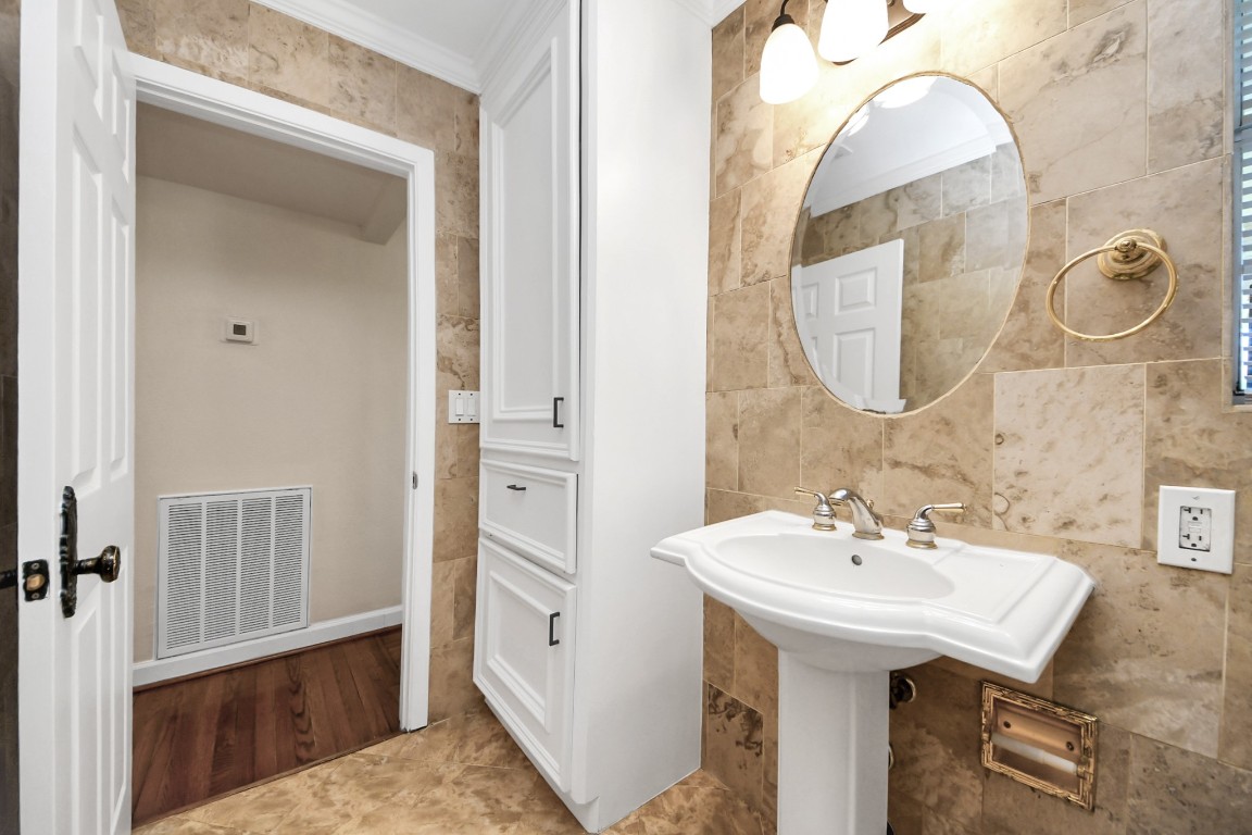 6701 Neff Street Houston, TX 77074 - Photo 24 of 44