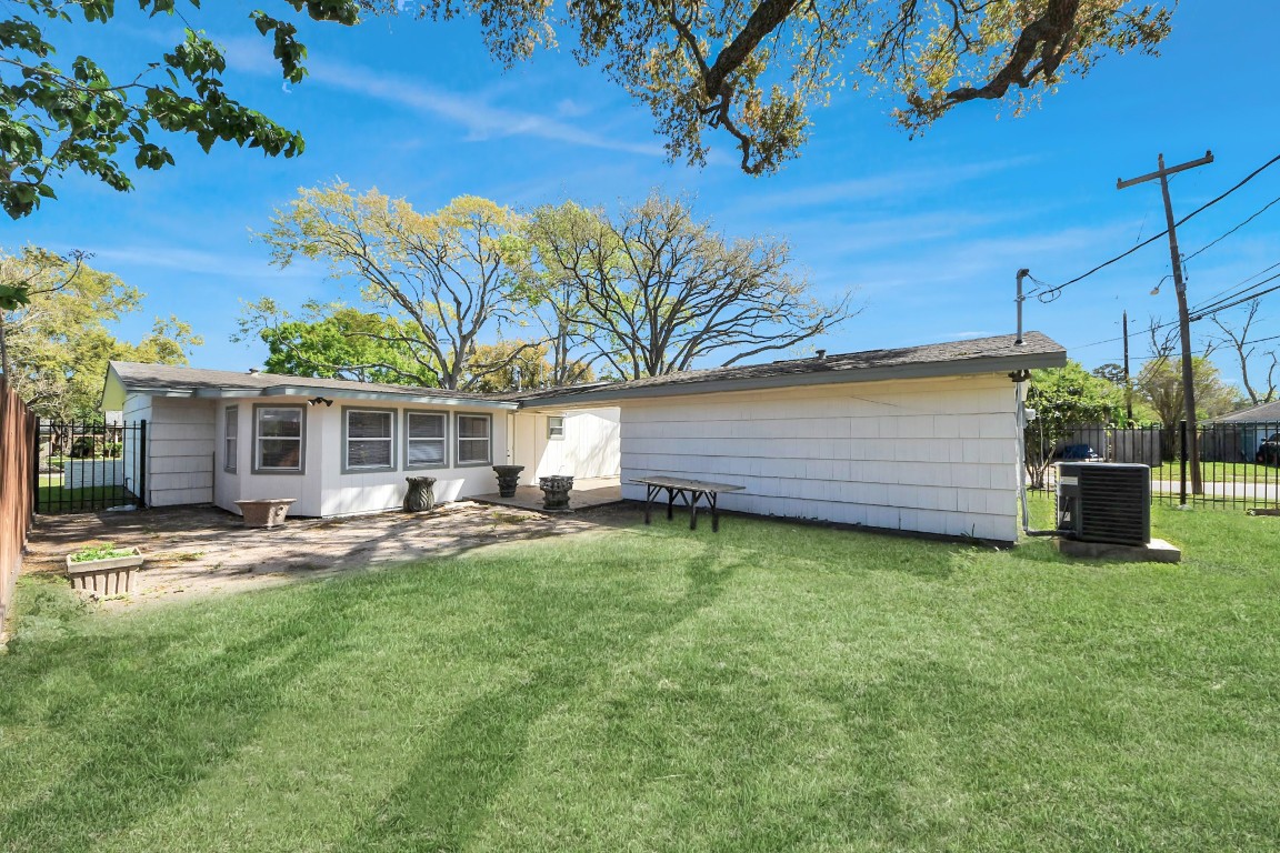 6701 Neff Street Houston, TX 77074 - Photo 4 of 44