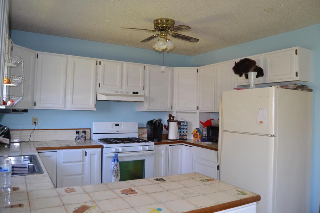 12390 Dodds Road Southeast Heath, OH 43056 - Photo 15 of 34 Large Kitchen
