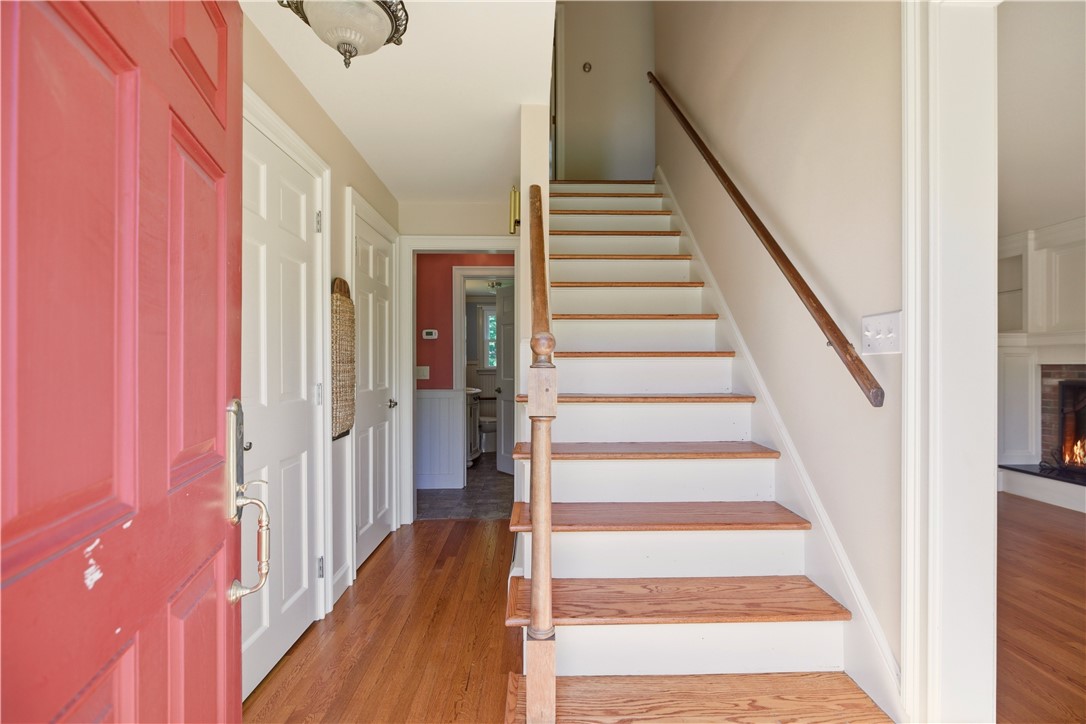 5 Heritage Road Bristol, RI 02809 - Photo 5 of 50 Formal Entryway