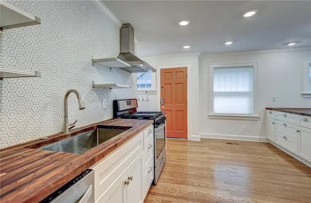 $415,000 | 421 East 69th Terrace, Kansas City, MO 64131