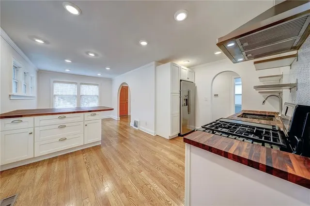 $415,000 | 421 East 69th Terrace, Kansas City, MO 64131