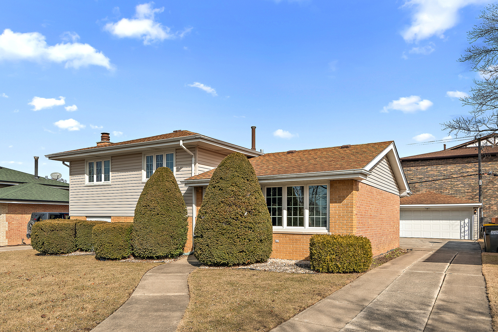 10609 Forest Lane Chicago Ridge, IL 60415 - Photo 2 of 17 Gallery Image 2