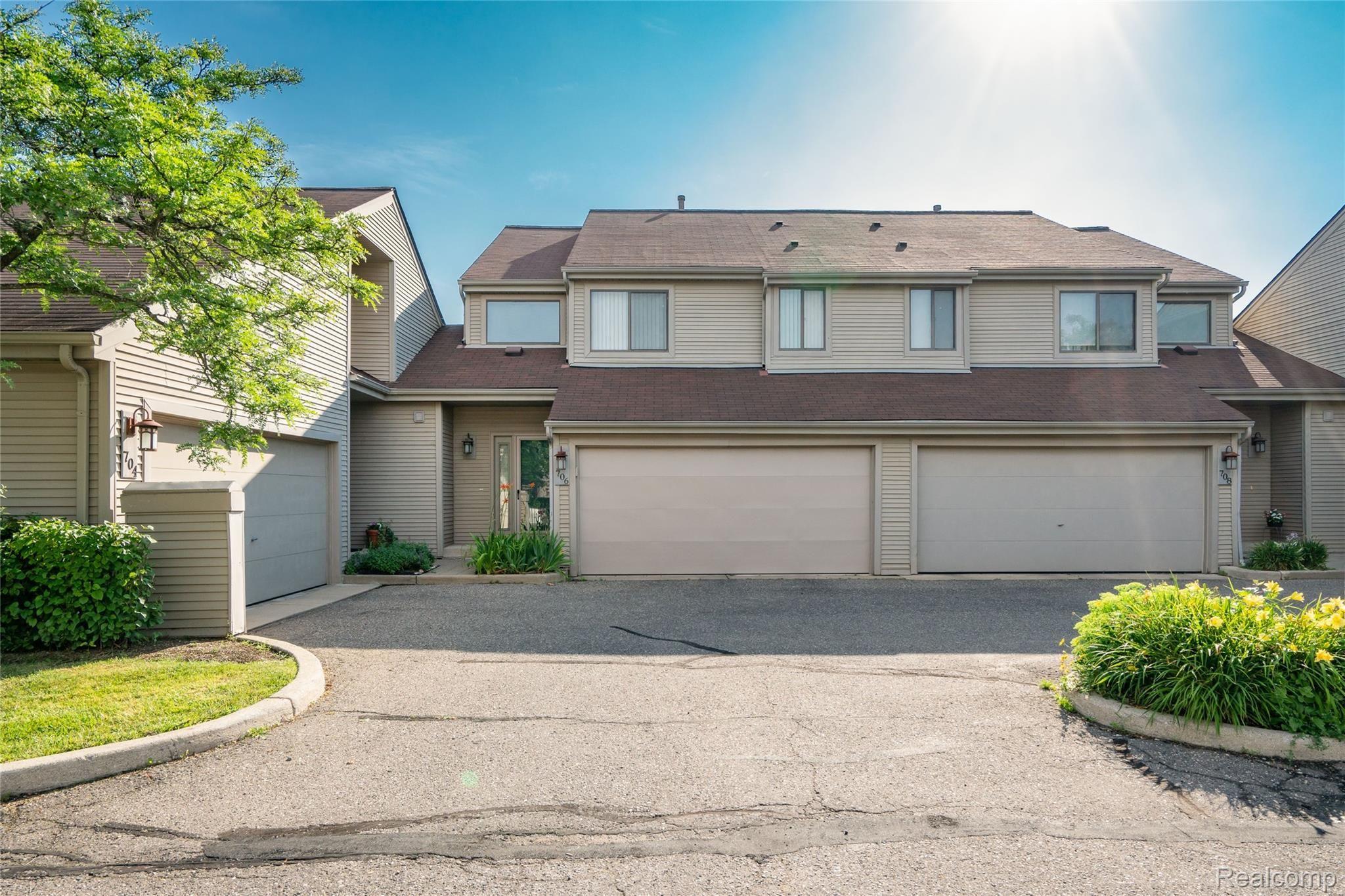 706 Preston Court Rochester, MI 48307 - Photo 2 of 29 Preston-2.jpg