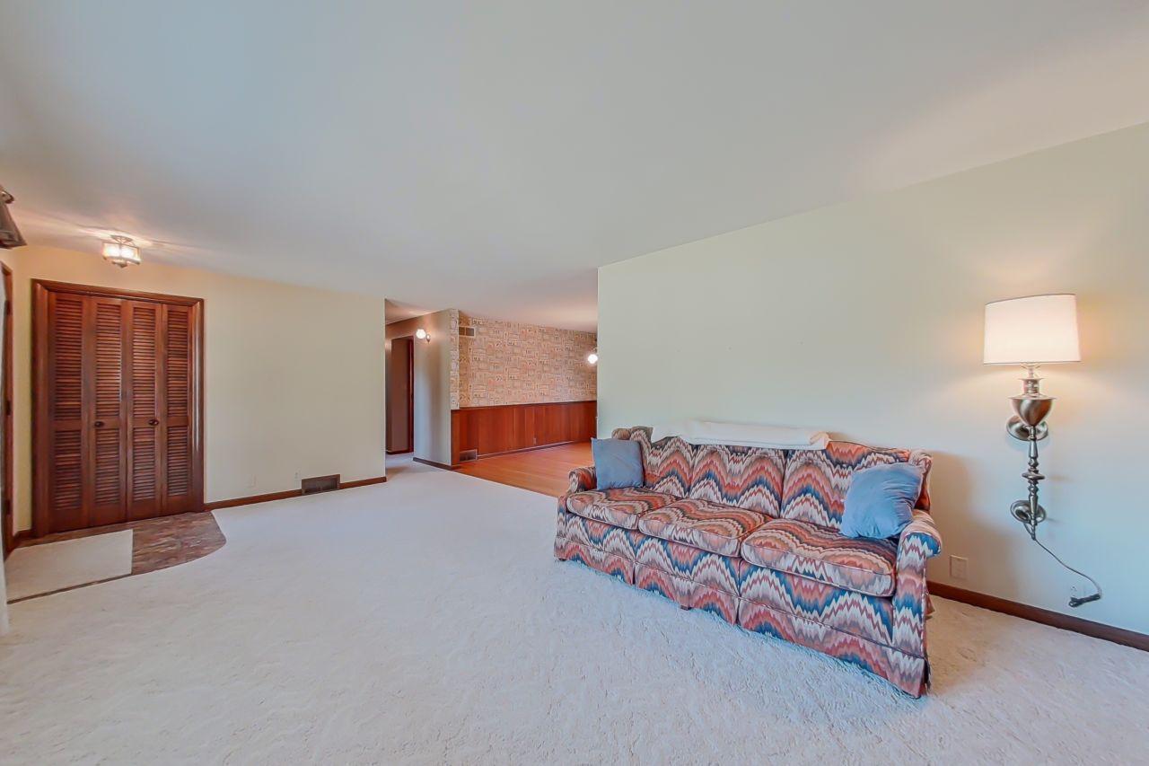 906 Forest Hills Drive Southwest Rochester, MN 55902 - Photo 8 of 47