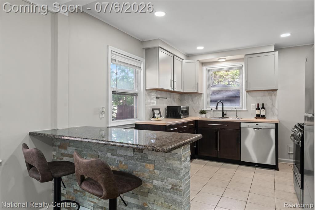 9984 Hemingway Redford, MI 48239 - Photo 12 of 33